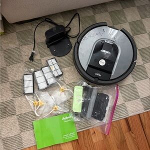 Roomba 960  Robotic Vacuum Cleaner